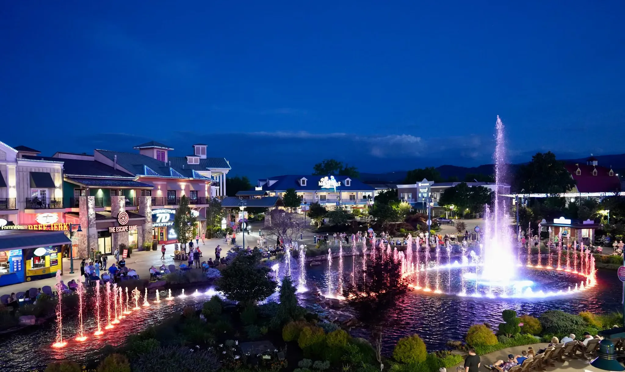 Resort evenings with a welcoming meeting place before dinner